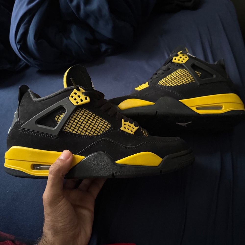 Jordan 4 Thunder